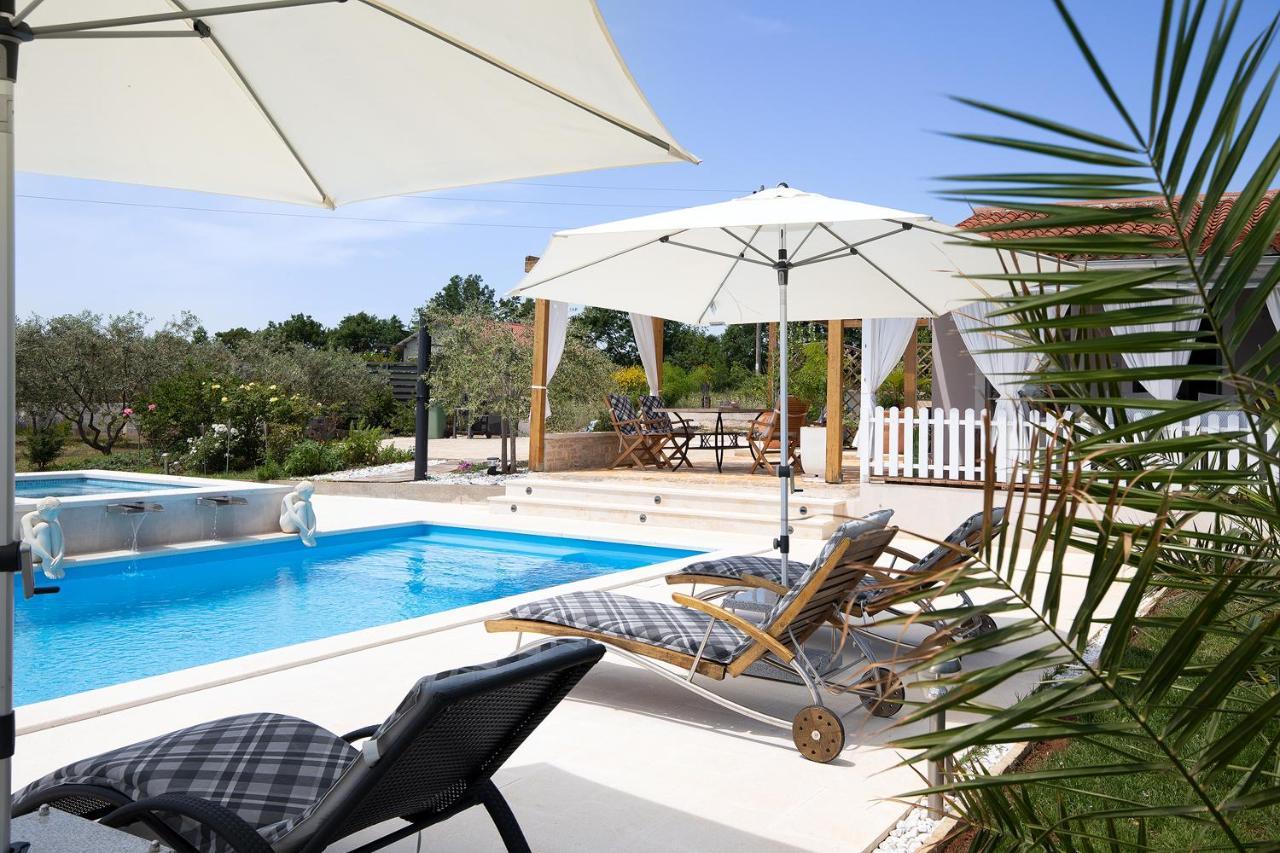 Holiday House Bilos Воднян Екстер'єр фото