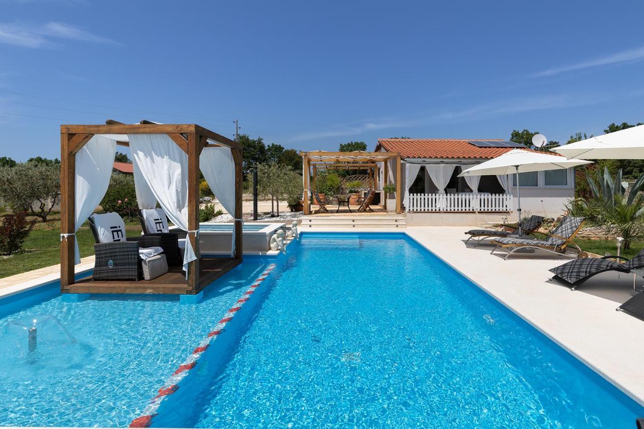 Holiday House Bilos Воднян Екстер'єр фото